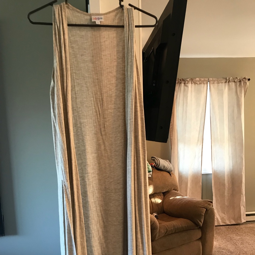 Lularoe cream colored small joy